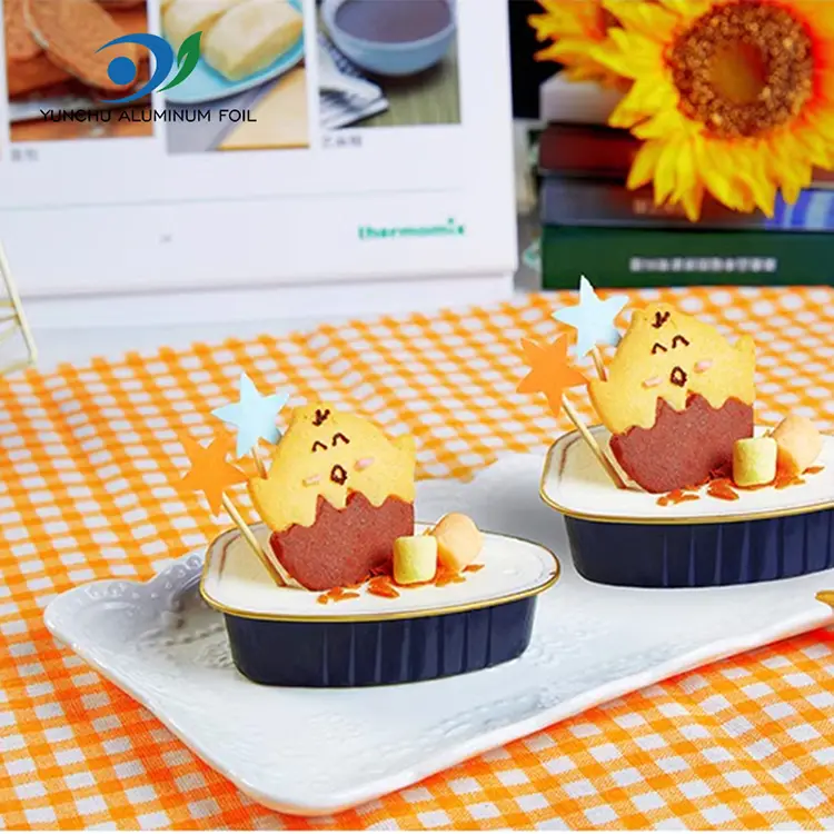 Одноразовые контейнеры для алюминиевой фольги в специальной форме.