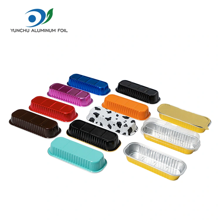 Прямоугольная выпечка пирога с гладкой волной алюминиевой фольги